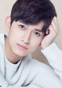 子閎个人资料,才华横溢的年轻艺术家，探索艺术与生活的交融